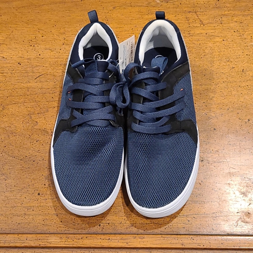 Boys shoes sz 3